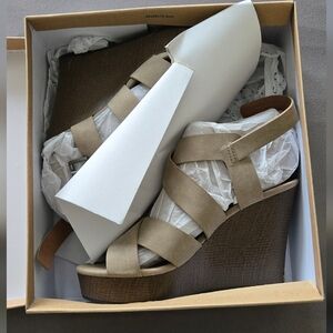 Taupe Indigo rd. 8M Wedges